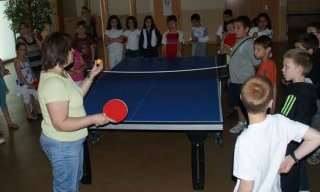 Le tennis de table à l&rsquo;école primaire Jaurès-Rousseau.